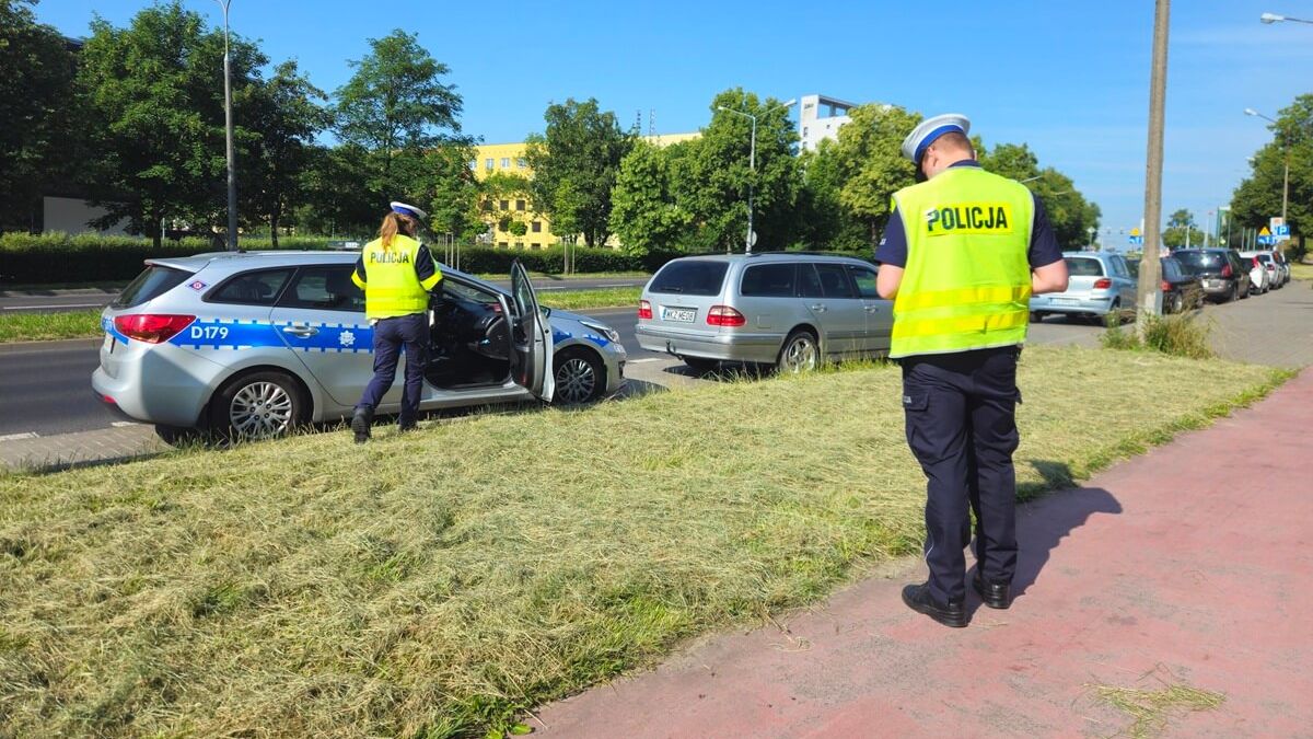 Kontrole policji i rowerzystów i osób na hulajnogach
