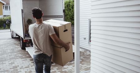 Rozwiąż krzyżówkę o przeprowadzce. Przed tobą 20 haseł
