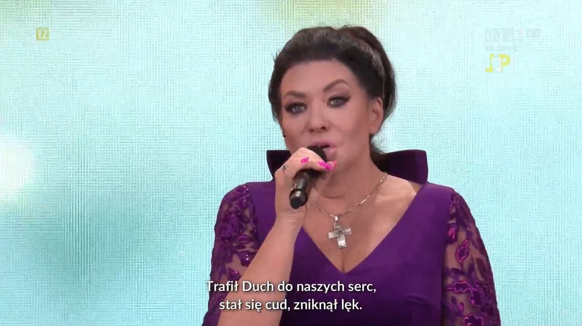 Jedną z gwiazd koncert TVP była Alicja Węgorzewska, która swoje przywiązanie do wiary okazała m.in. okazałym krzyżem zawieszonym na szyi 