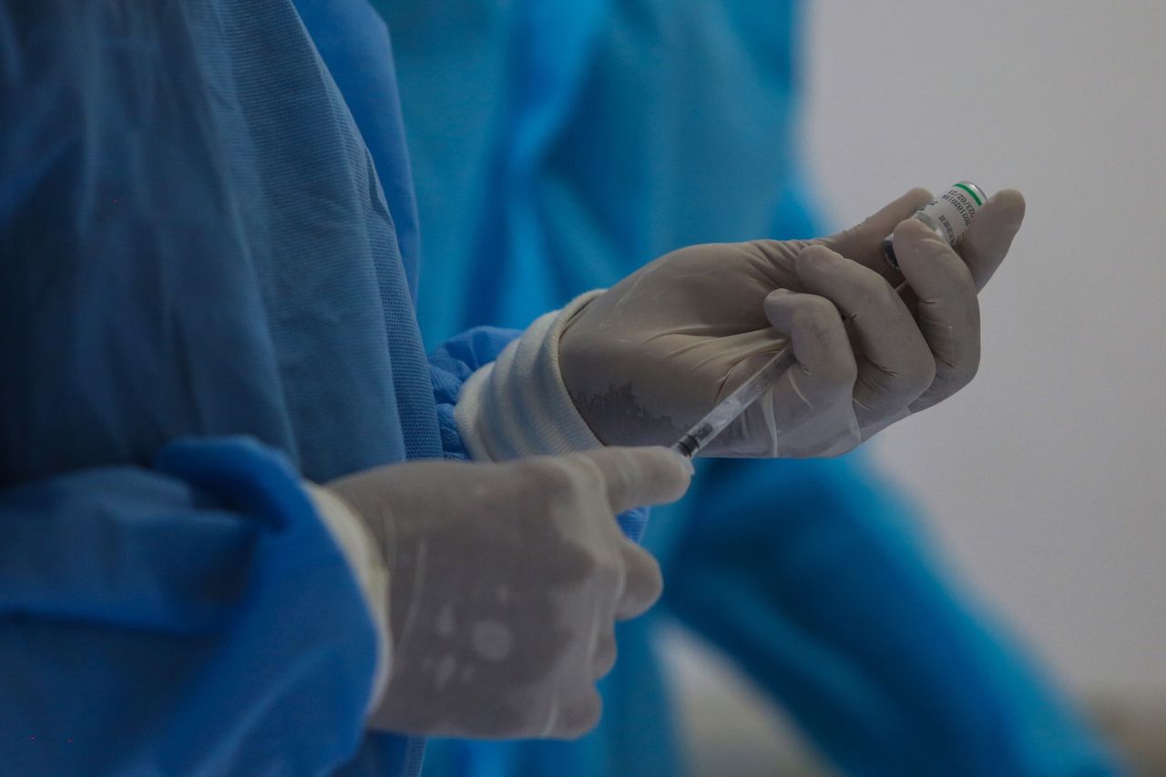 Szczepienia na COVID-19 w Hiszpanii. Pfizer zamiast AstryZeneki