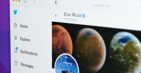 Chciał, to ma. Elon Musk kupił sobie Twittera