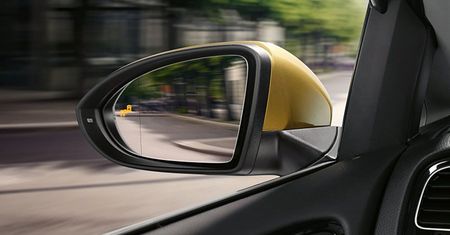 Kropki na lusterkach to nie ozdoba. Sprawdź, czy wiesz, po co się je stosuje