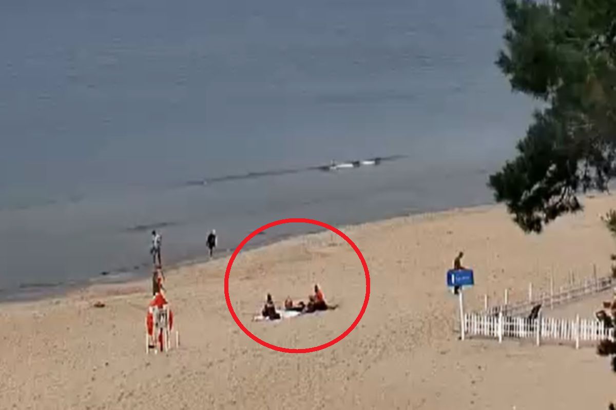 Była godz. 10:45. Ujęcie z plaży w Stegnie