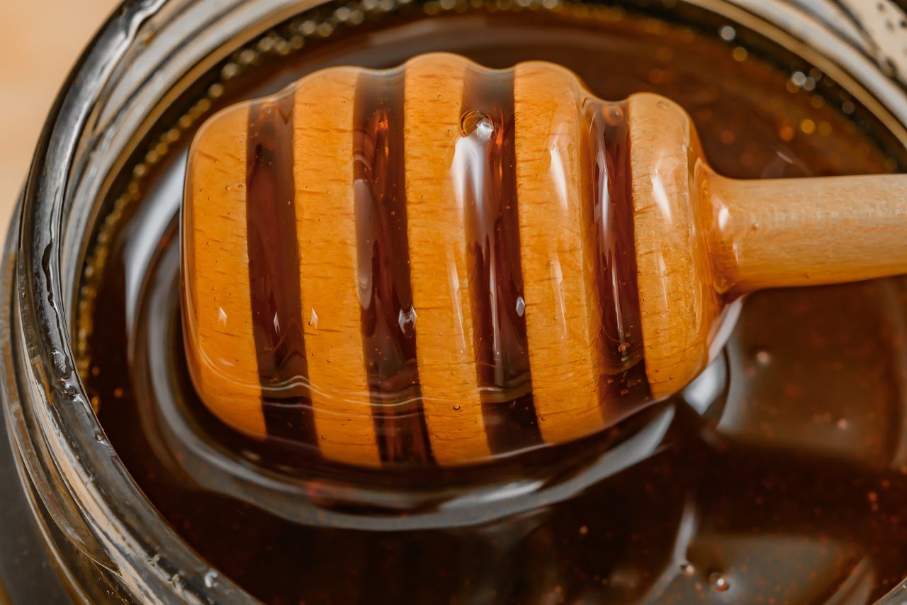 Czy miód można mrozić? Słowa doświadczonego pszczelarza mogą niektórych zaskoczyć