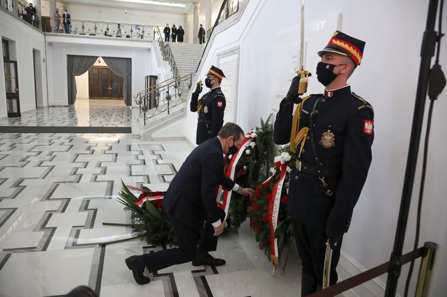 Warszawa, Wieniec złożył marszałek Senatu Tomasz Grodzki 