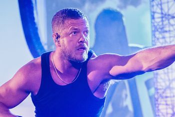 Lider Imagine Dragons zaapelował do fanów w Warszawie. Wspomniał o zdrowiu