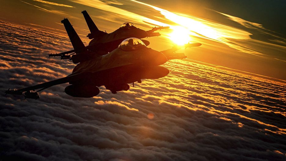 Misja wojsk NATO nad Ba?tykiem
In this photo provided by Lithuanian Ministry of National Defense, Polish Air Force F-16 fighter jet participating in NATO's Baltic Air Policing Mission operate in Lithuanian airspace, Tuesday, Jan. 25, 2022. The NATO defence alliance on Monday said it was dispatching additional fighter jets and ships to Eastern Europe amid tensions with Russia. (Lithuanian Ministry of National Defense via AP)
Lithuanian Ministry of National Defense