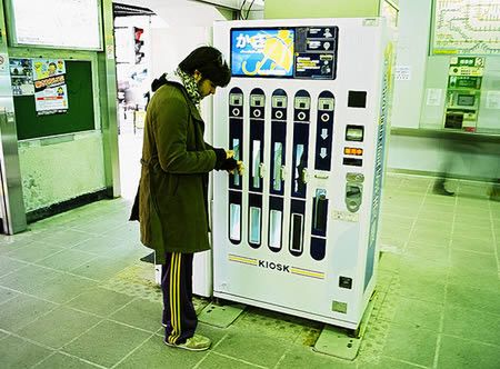25 najdziwniejszych rzeczy sprzedawanych w automatach. Marihuana, używane majtki i... żywe jedzenie 23