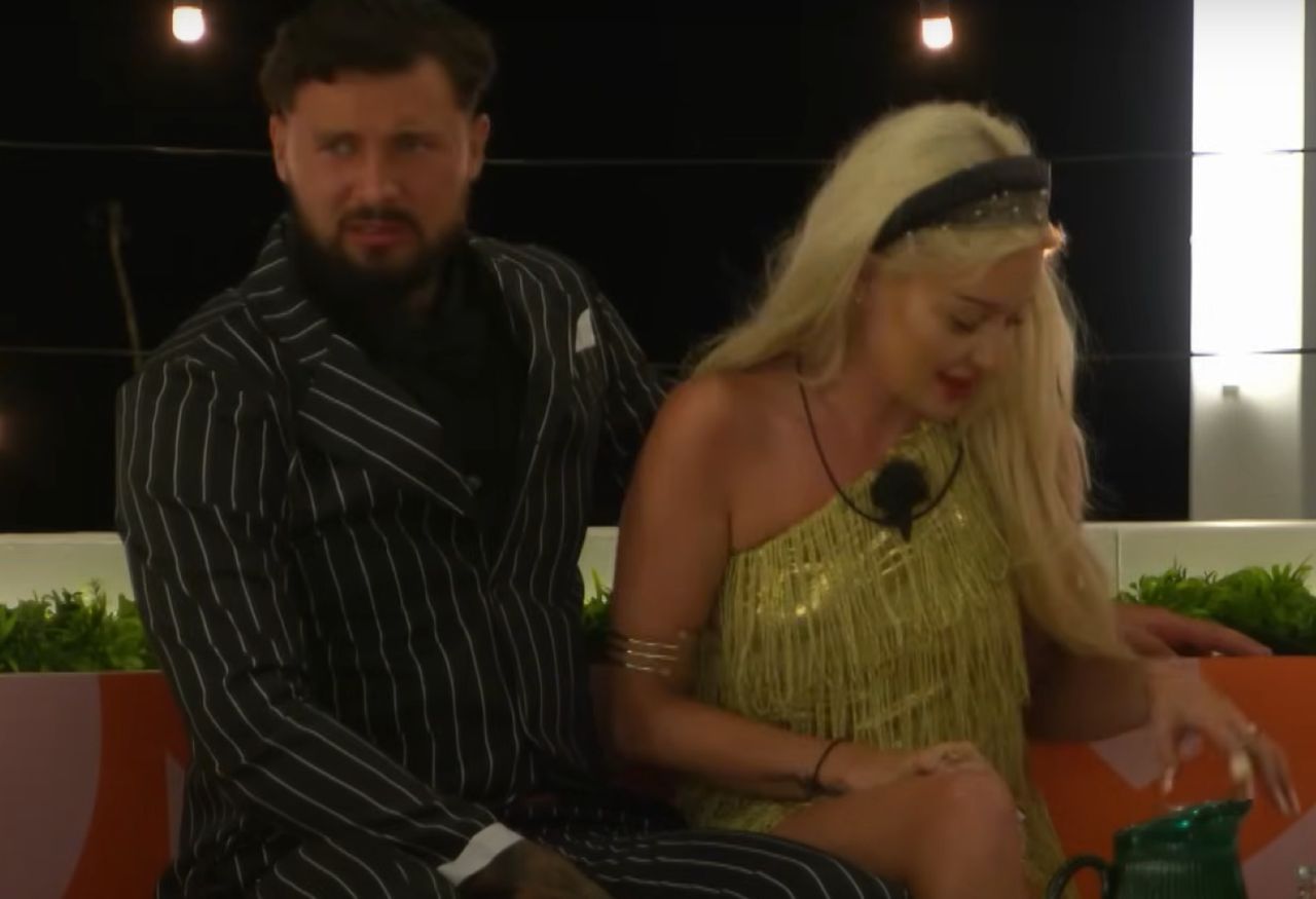 Ni stąd, ni zowąd Albert naskoczył w "Love Island" na Sofi. Porównał ją do Joanny Krupy