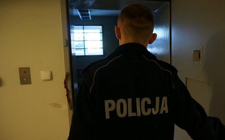 Śląskie. Mieszkańcowi Będzina, który usiłował połknąć 80 porcji amfetaminy grozi do 3 lat więzienia.