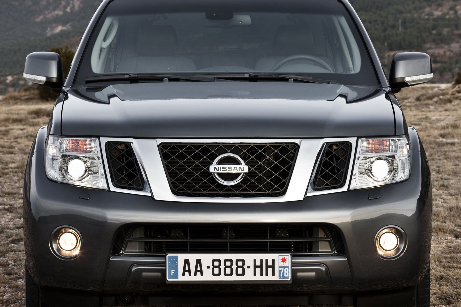 2011-Nissan-Pathfinder-Navara-22