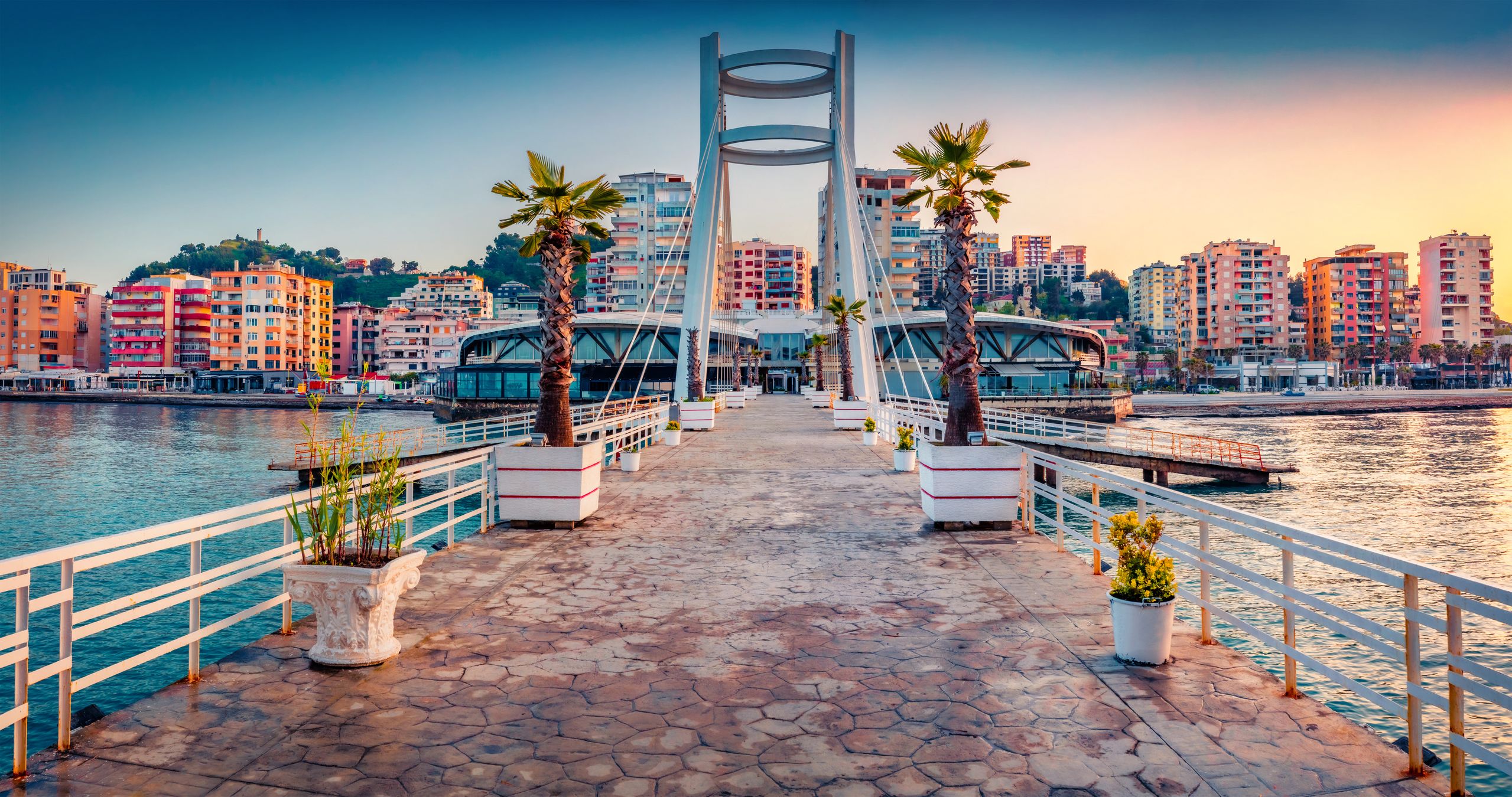 Durres znajduje się niedaleko Tirany