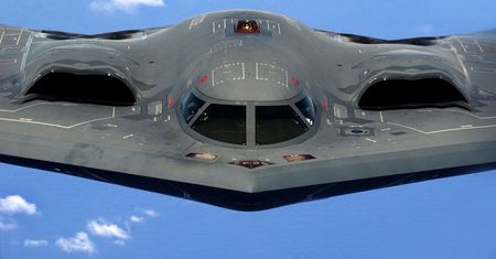 "Niewidzialne" bombowce B-2 z nową bronią. Pociski JASSM-ER mają zasięg 1000 km