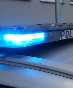 Mikołów. Najpierw poprosił policjantów o pomoc, potem ich zaatakował