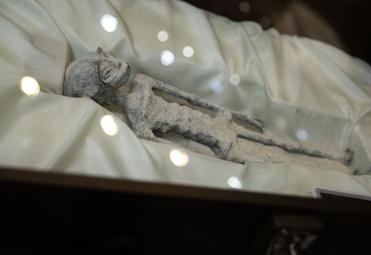 Alleged remains of extraterrestrial beings presented in Mexico.