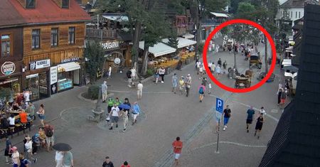 Chwila po 13:00. Na Krupówkach ten widok. Komentuje się samo