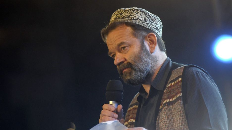 Janusz Makuch oddaje stery Festiwalu Kultury Żydowskiej