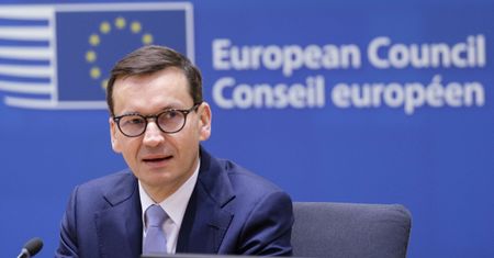 Dezinformacyjne szaleństwo, czyli jak rząd manipuluje i obrzydza nam Unię [ANALIZA]