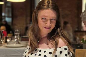 Jest transaktorką. Z żoną ma dwóch synów. "Oświadczyłam się jej jako kobieta"