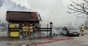 Ogień przy ul. Kielasa w Gdańsku! Płonęła wiata i samochód - szybka akcja strażaków powstrzymała żywioł