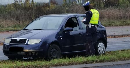 Kolizja przy Lidlu na al. Andersa. Nie zachował ostrożności i uderzył w tył toyoty. Zamówione jedzenie może nie dojechać na czas