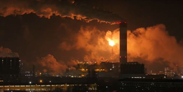Większy płomień na pochodniach ORLENU w Płocku. Spółka wyjaśnia przyczynę!