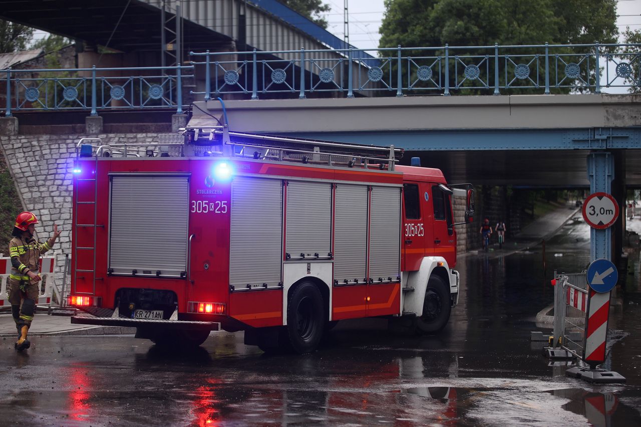 Pogoda uprzykrza życie Polakom. Burze przyniosły zniszczenia i podtopienia