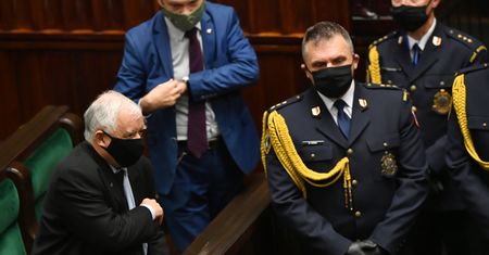 Awantura w Sejmie. Jarosław Kaczyński wychodzi z sali. Podczas przemówienia minister Maląg