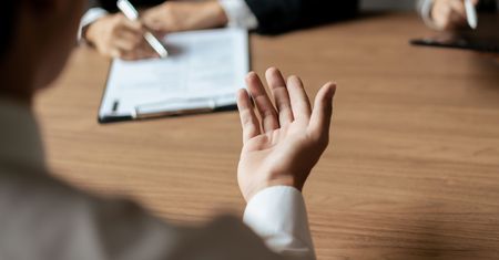 Poddają kandydatów "testowi filiżanki". Mało kto zna ten trik