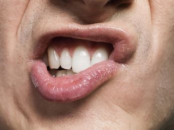 Wystarczy 9 g dziennie. Ryzyko nowotworu jamy ustnej wyższe nawet o 87 proc.