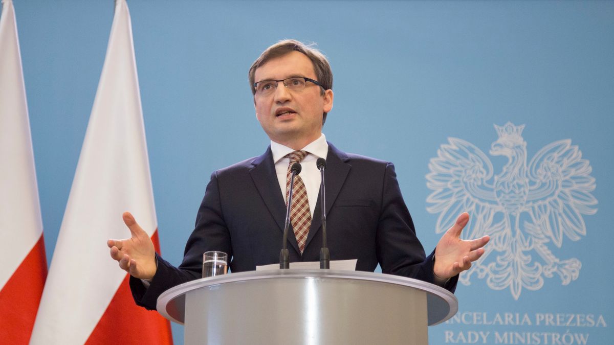 Prokuratura "broni" Zbigniewa Ziobro