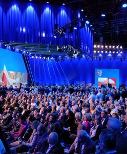 Prezes nęci miodem, działacze w słodkim śnie. Konwencja PiS-u od kulis