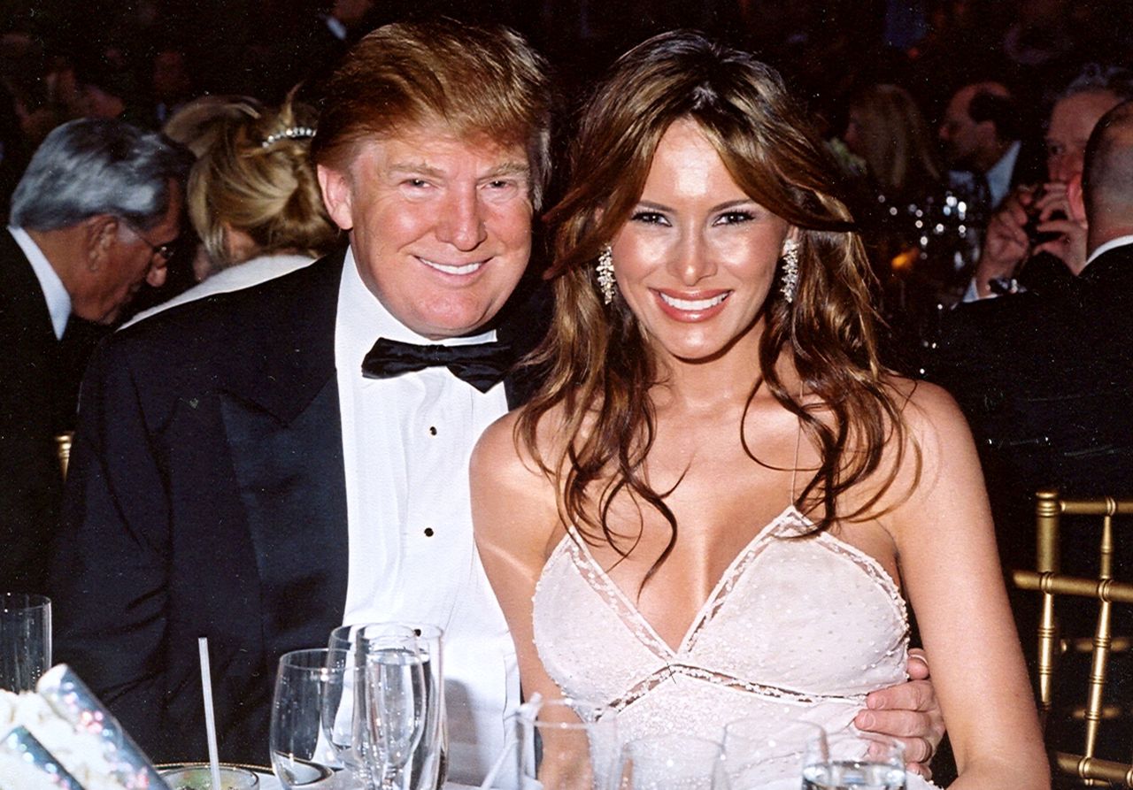 Pracuje z Melanią. Nie ma wątpliwości, co naprawdę czuje do męża