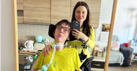 Opowiedział, jak reagują na niego rodzice. "W panice zabierają dzieci z chodnika"