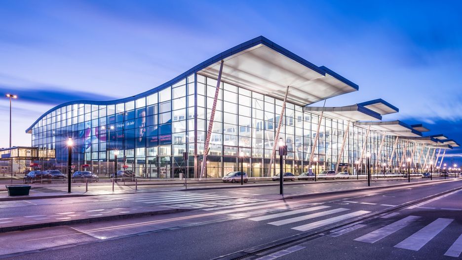 Wrocław. Szybkie testy i możliwość zwolnienia z kwarantanny. Udogodnienia na lotnisku