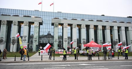 Uchwała w Sądzie Najwyższym kwestionuje wpływ UE. Ostra reakcja i porównanie do Rosji