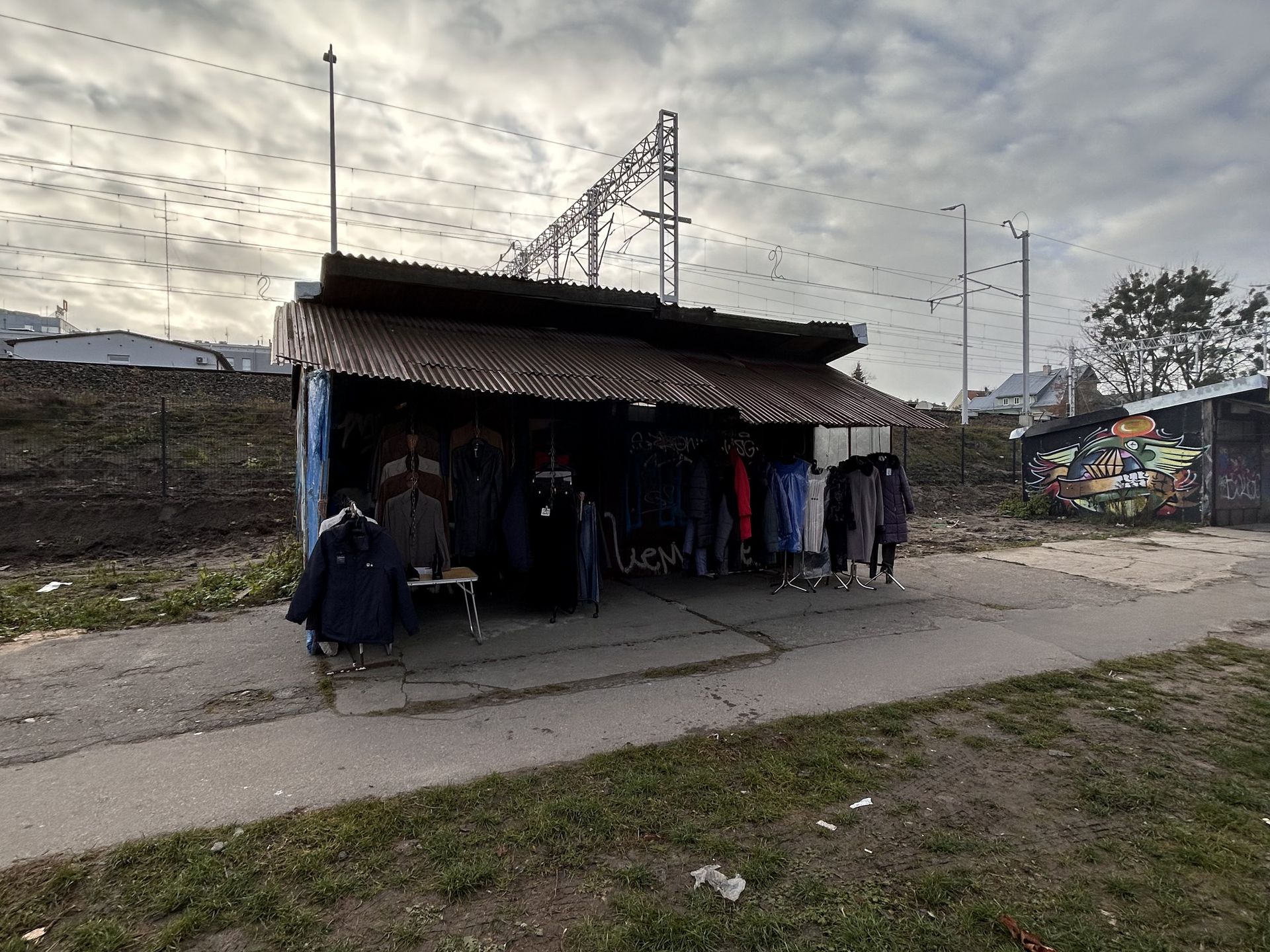 Ostatnie pawilony handlowe przy ul. Kolejowej w Olsztynie 