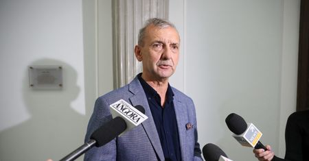 Powrót do szkół. Szef ZNP uważa, że minister próbuje pozbyć się kosztów