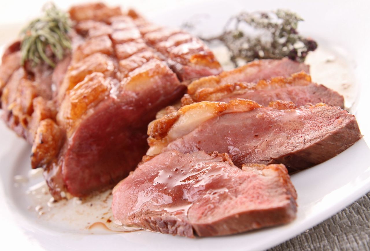 Szukasz pomysłu na obiad? Podaj grillowany filet z kaczki z zielonym puree