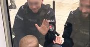 Policjanci podeszli do małego chłopca z Ukrainy. Wideo ma 20 mln odsłon