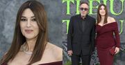 Monica Bellucci w obcisłej kreacji ZACHWYCA u boku Tima Burtona na premierze (ZDJĘCIA)