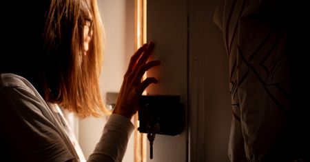 13 uchodźców z walizkami. Niemka otworzyła drzwi i osłupiała