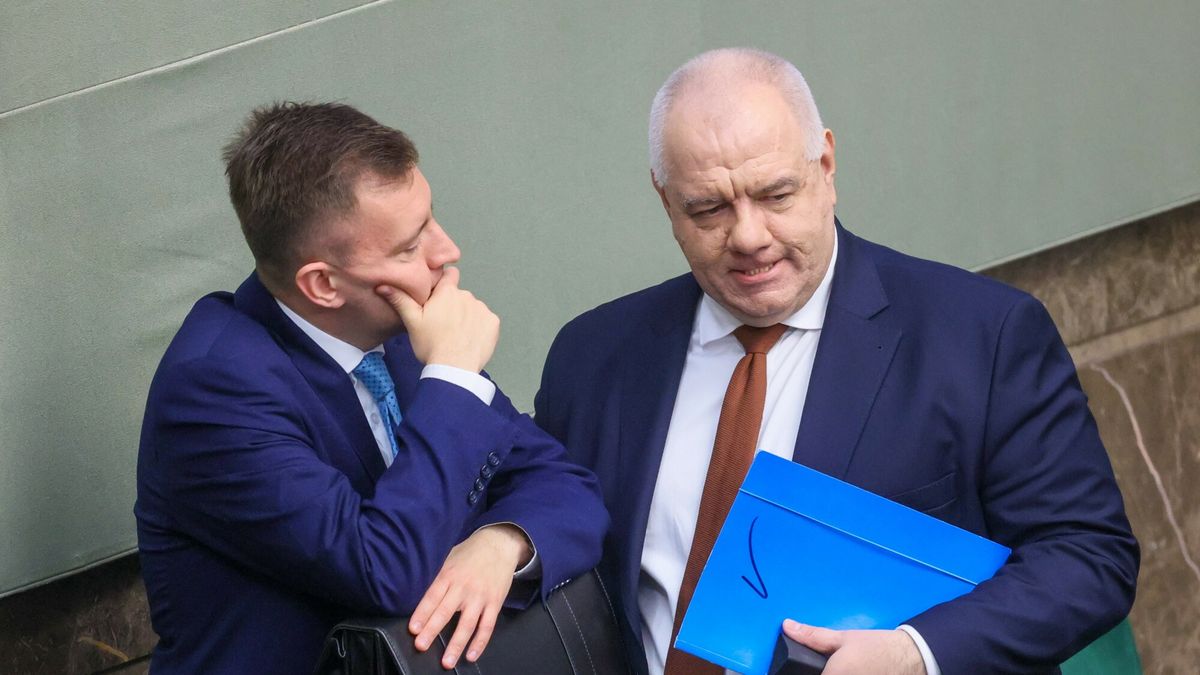 Jacek Sasin i Łukasz Schreiber podczas posiedzenia Sejmu