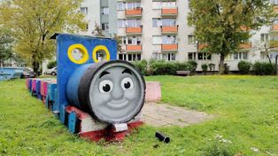 Poznań: Nowa praca Kawu. Pomalował starą ciuchcię na jednym z osiedli