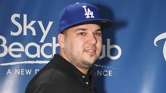 Dawno niewidziany Rob Kardashian pojawił się na urodzinach córki. Khloe PRZEZ PRZYPADEK (?) pokazała, jak dziś wygląda!