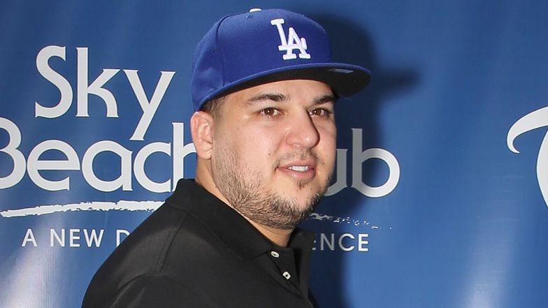 Dawno niewidziany Rob Kardashian pojawił się na urodzinach córki. Khloe PRZEZ PRZYPADEK (?) pokazała, jak dziś wygląda!