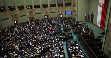 KO na czele i takie samo poparcie dwóch partii. Wyniki nowego sondażu