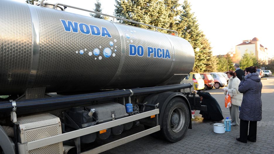Warszawa. Dla mieszkańców podstawiono beczkowozy