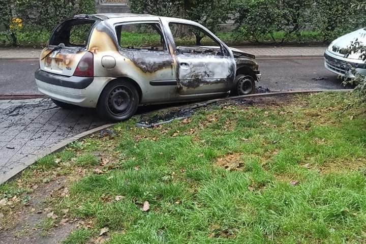 Warszawa. W nocy doszło do pożaru samochodu 