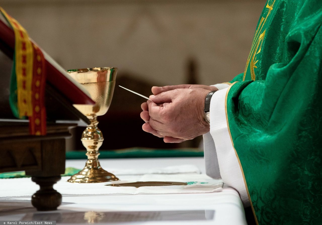 Pijany ksiądz przewrócił się na grób. Jest decyzja prokuratury